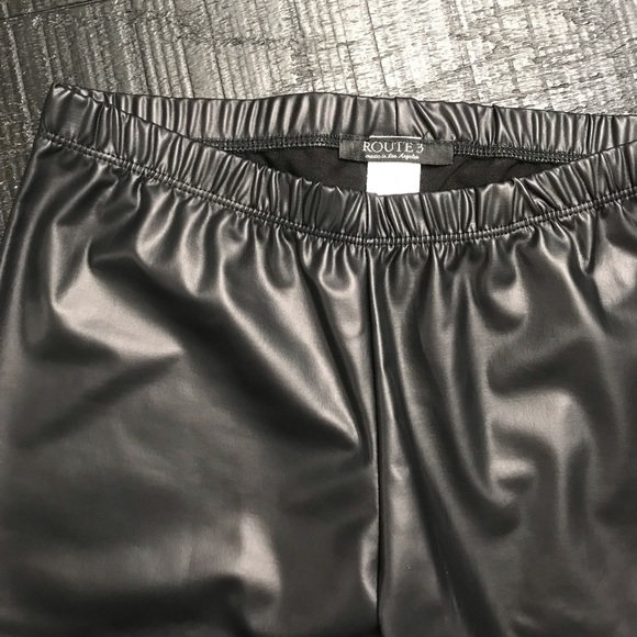 Matte Faux Leather Leggings - Picture 3 of 4